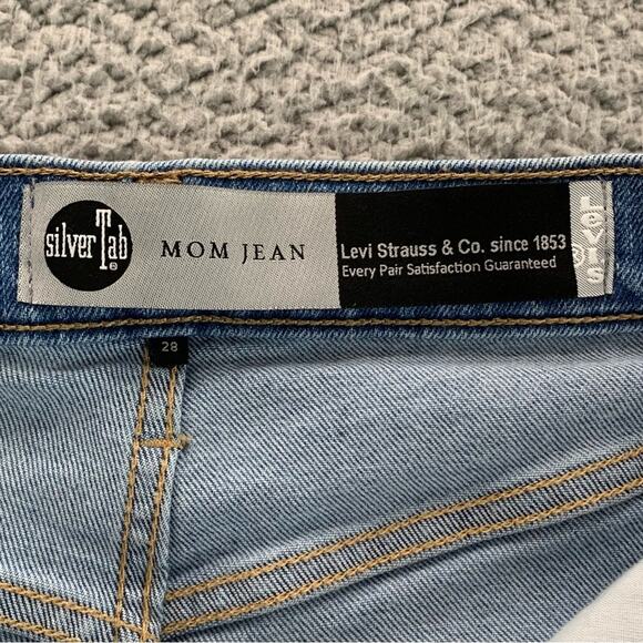 Levi's Silvertab High Waisted Mom Jeans Tapered Women's Jeans  -  Size:  28 - Picture 13 of 16